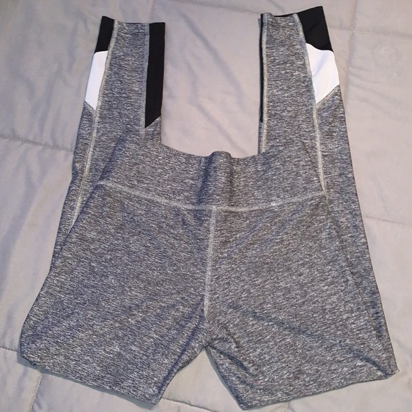 PINK VICTORIA SECRET YOGA LEGGINGS. - Picture 7 of 8